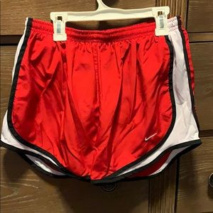 Woman’s size L Nike tempo shorts ! (Bundle 2 save)
